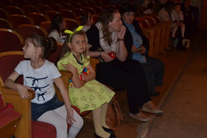 Rodzice z wypiekami na twarzy. Dzieci jak zwykle ? klasa
