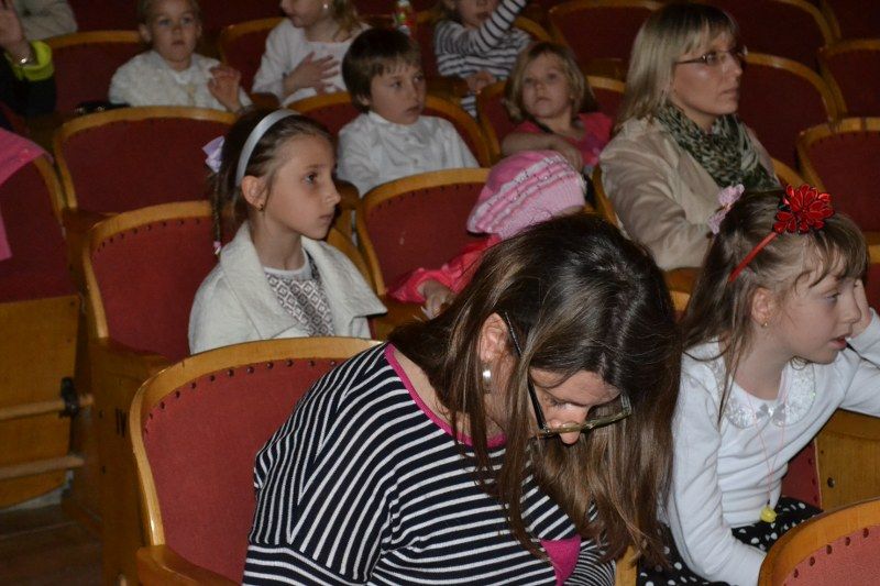 Rodzice z wypiekami na twarzy. Dzieci jak zwykle ? klasa