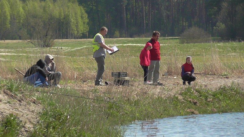 Pasjonaci wędkarstwa nie próżnowali. Ryba jednak brała dzisiaj tak sobie