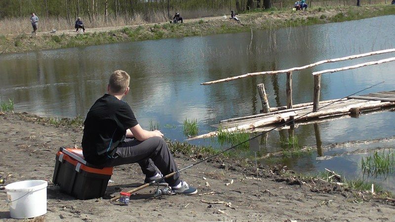 Pasjonaci wędkarstwa nie próżnowali. Ryba jednak brała dzisiaj tak sobie