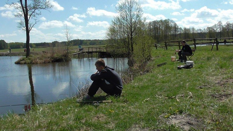 Pasjonaci wędkarstwa nie próżnowali. Ryba jednak brała dzisiaj tak sobie