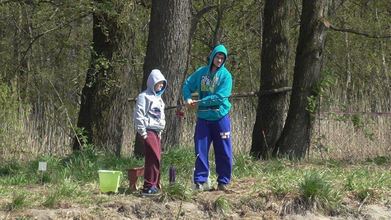 Pasjonaci wędkarstwa nie próżnowali. Ryba jednak brała dzisiaj tak sobie