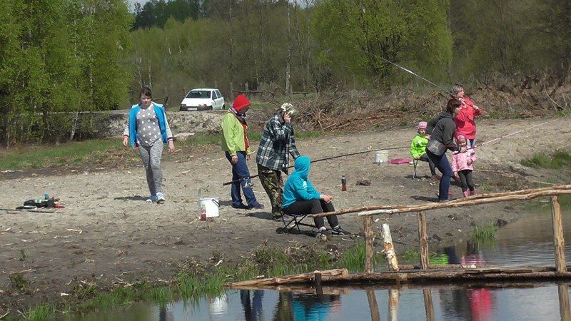 Pasjonaci wędkarstwa nie próżnowali. Ryba jednak brała dzisiaj tak sobie
