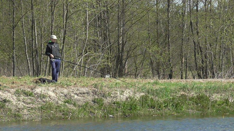 Pasjonaci wędkarstwa nie próżnowali. Ryba jednak brała dzisiaj tak sobie
