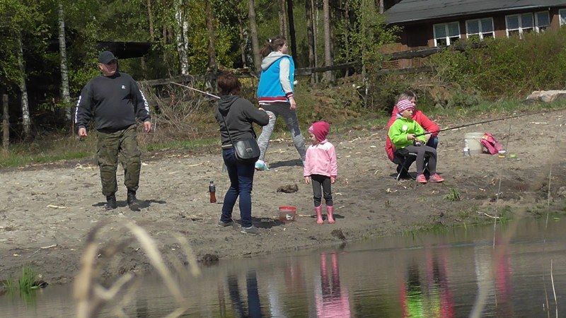 Pasjonaci wędkarstwa nie próżnowali. Ryba jednak brała dzisiaj tak sobie