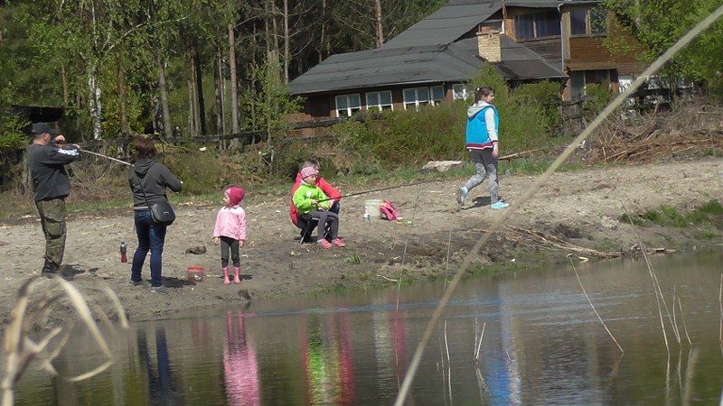 Pasjonaci wędkarstwa nie próżnowali. Ryba jednak brała dzisiaj tak sobie