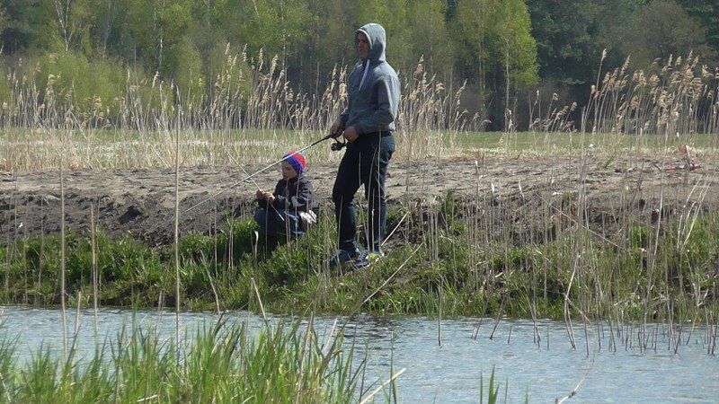 Pasjonaci wędkarstwa nie próżnowali. Ryba jednak brała dzisiaj tak sobie