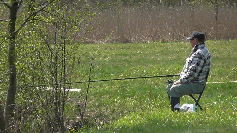 Pasjonaci wędkarstwa nie próżnowali. Ryba jednak brała dzisiaj tak sobie