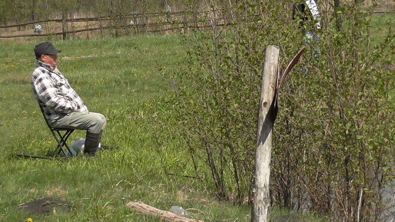 Pasjonaci wędkarstwa nie próżnowali. Ryba jednak brała dzisiaj tak sobie