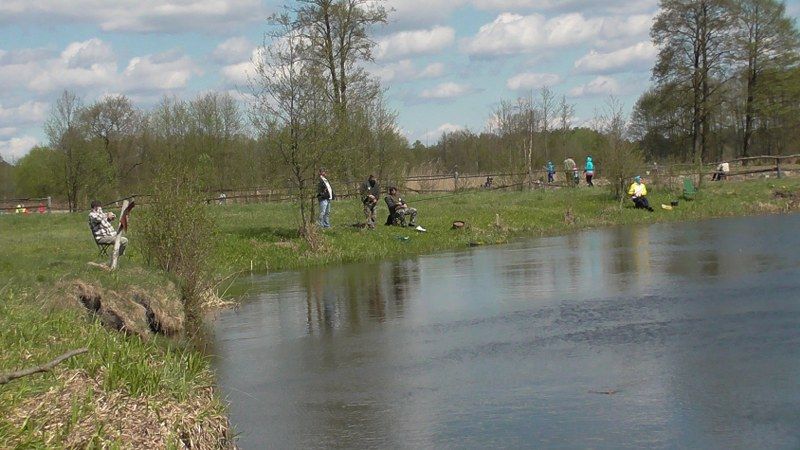 Pasjonaci wędkarstwa nie próżnowali. Ryba jednak brała dzisiaj tak sobie