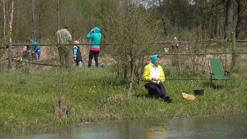 Pasjonaci wędkarstwa nie próżnowali. Ryba jednak brała dzisiaj tak sobie
