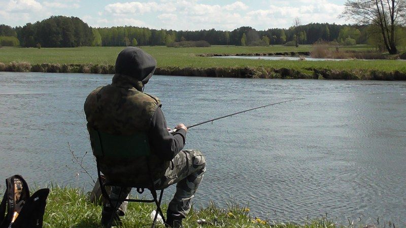 Pasjonaci wędkarstwa nie próżnowali. Ryba jednak brała dzisiaj tak sobie