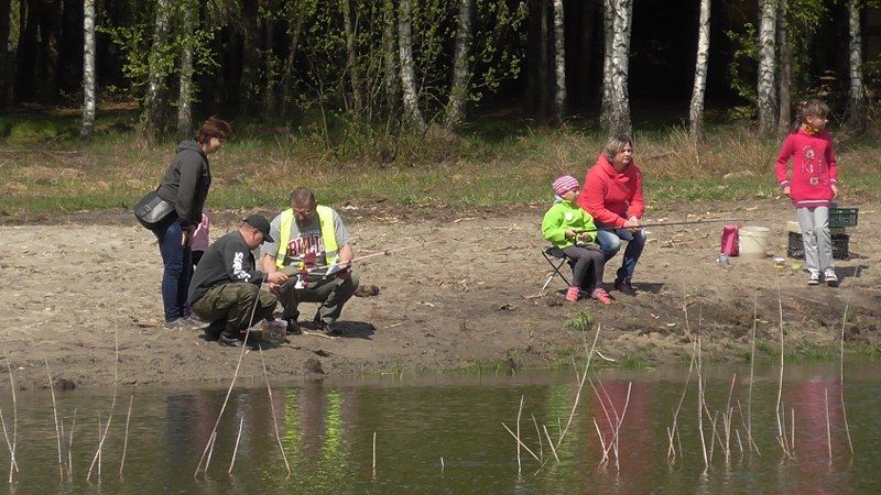 Pasjonaci wędkarstwa nie próżnowali. Ryba jednak brała dzisiaj tak sobie