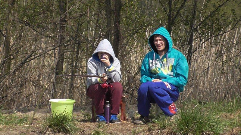Pasjonaci wędkarstwa nie próżnowali. Ryba jednak brała dzisiaj tak sobie