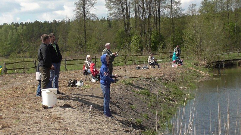 Pasjonaci wędkarstwa nie próżnowali. Ryba jednak brała dzisiaj tak sobie