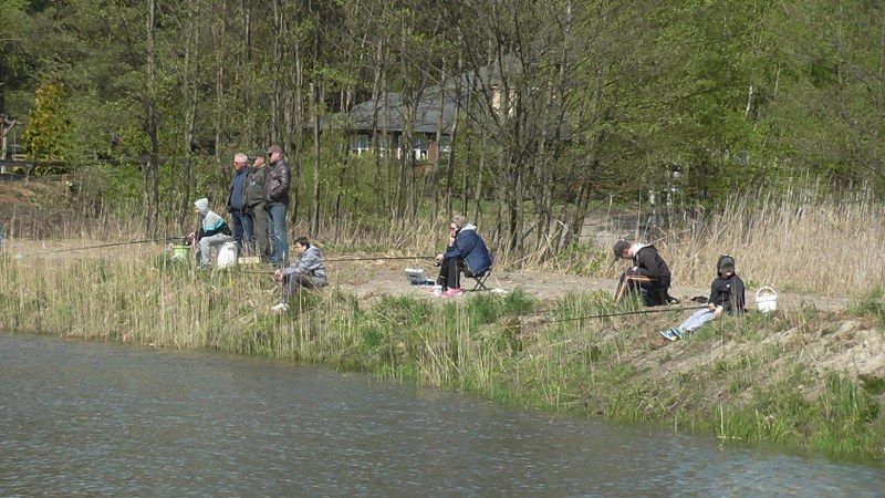 Pasjonaci wędkarstwa nie próżnowali. Ryba jednak brała dzisiaj tak sobie