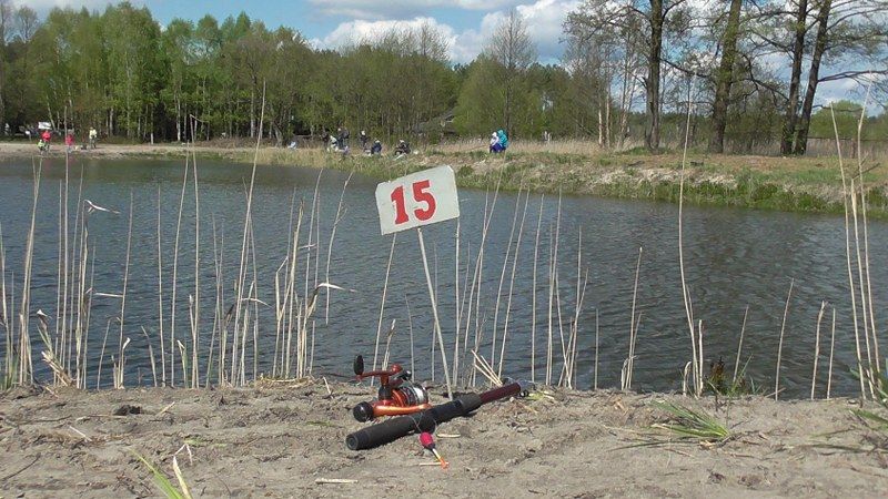 Pasjonaci wędkarstwa nie próżnowali. Ryba jednak brała dzisiaj tak sobie