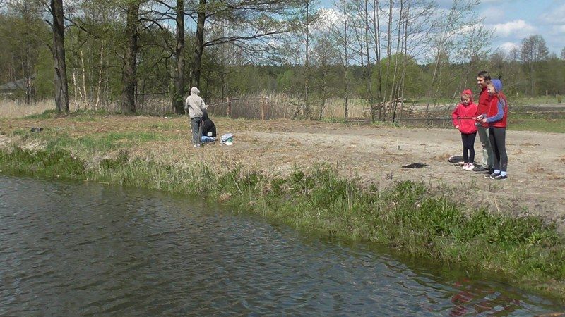 Pasjonaci wędkarstwa nie próżnowali. Ryba jednak brała dzisiaj tak sobie