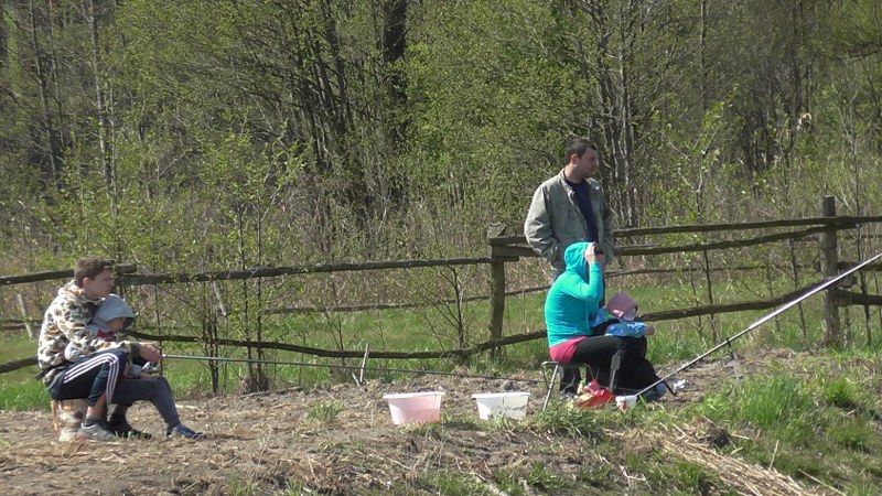 Pasjonaci wędkarstwa nie próżnowali. Ryba jednak brała dzisiaj tak sobie