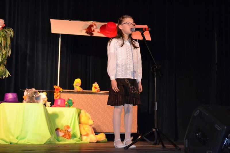 Na scenie kolneńskiego domu kultury pojawili się najlepsi mali recytatorzy z powiatu