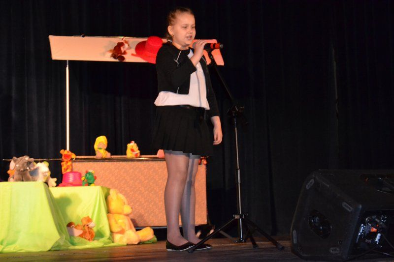 Na scenie kolneńskiego domu kultury pojawili się najlepsi mali recytatorzy z powiatu