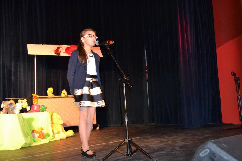 Na scenie kolneńskiego domu kultury pojawili się najlepsi mali recytatorzy z powiatu