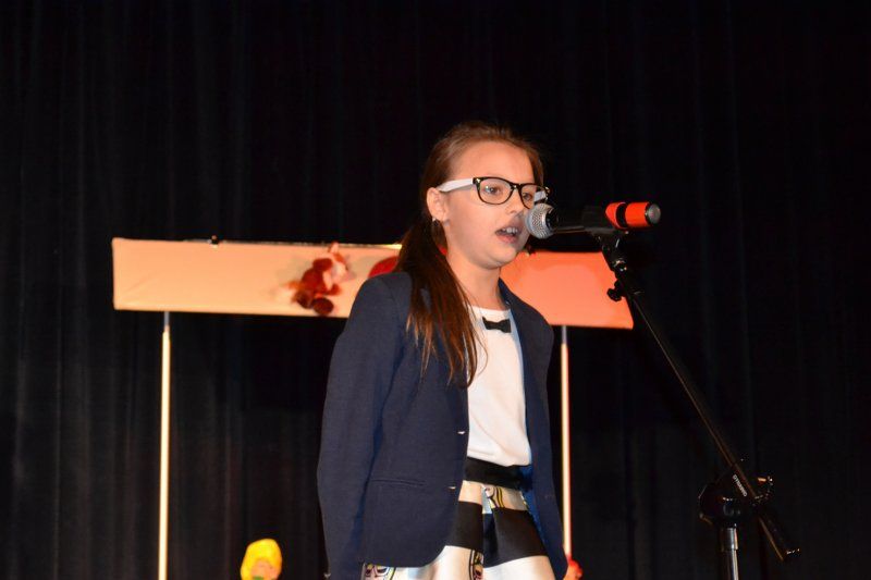 Na scenie kolneńskiego domu kultury pojawili się najlepsi mali recytatorzy z powiatu