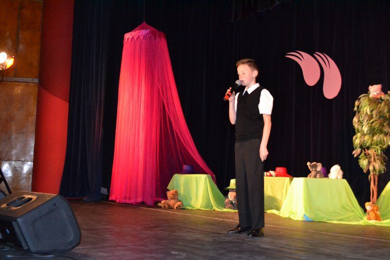 Na scenie kolneńskiego domu kultury pojawili się najlepsi mali recytatorzy z powiatu