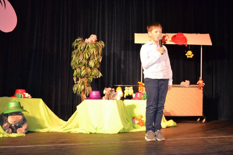 Na scenie kolneńskiego domu kultury pojawili się najlepsi mali recytatorzy z powiatu