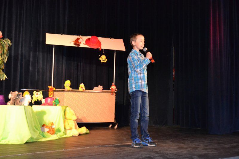 Na scenie kolneńskiego domu kultury pojawili się najlepsi mali recytatorzy z powiatu