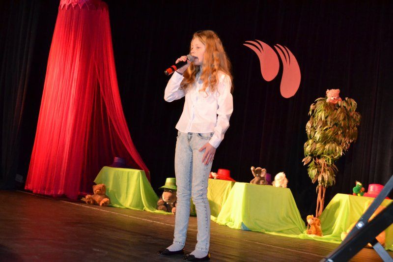 Na scenie kolneńskiego domu kultury pojawili się najlepsi mali recytatorzy z powiatu