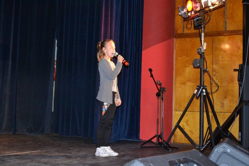 Na scenie kolneńskiego domu kultury pojawili się najlepsi mali recytatorzy z powiatu