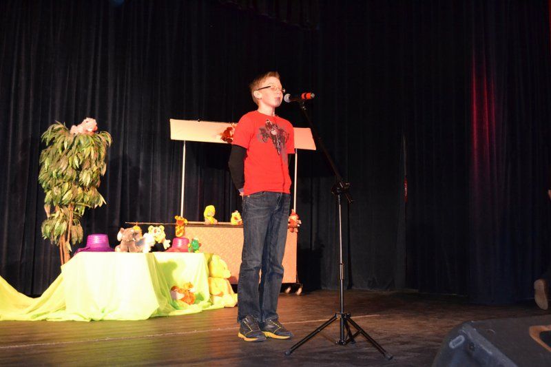 Na scenie kolneńskiego domu kultury pojawili się najlepsi mali recytatorzy z powiatu