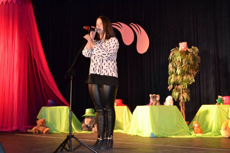 Na scenie kolneńskiego domu kultury pojawili się najlepsi mali recytatorzy z powiatu