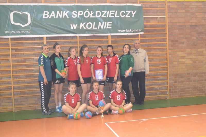 Drużyna z Kolna z pucharem za pierwsze miejsce