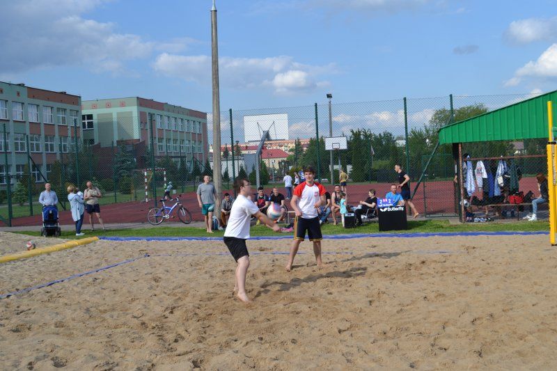 Turniej siatkówki plażowej oblegany przez zawodników