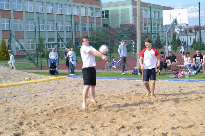 Turniej siatkówki plażowej oblegany przez zawodników