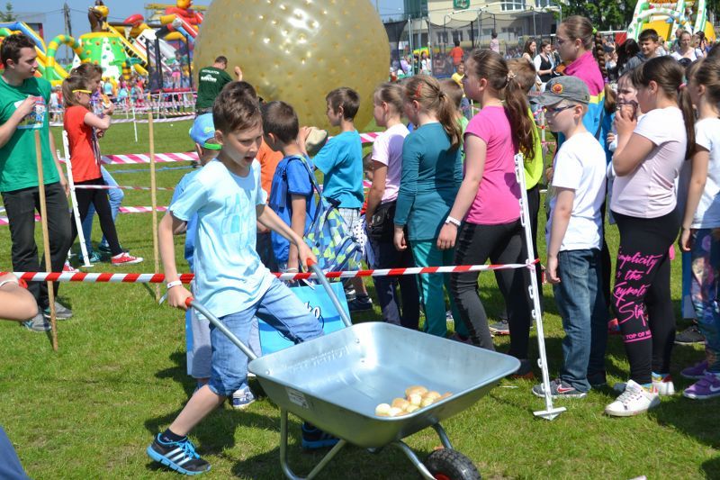 Setki dzieciaków bawiły się na imprezie Mlekpolu. Zobacz obszerną relację fotograficzną