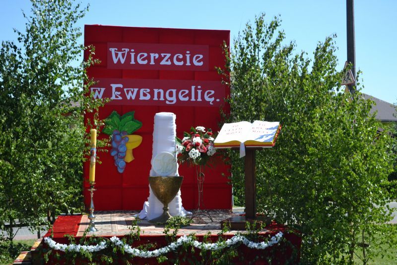 Obchodzimy uroczystość Najświętszego Ciała i Krwi Chrystusa. Zobacz relację fotograficzną z procesji Bożego Ciała