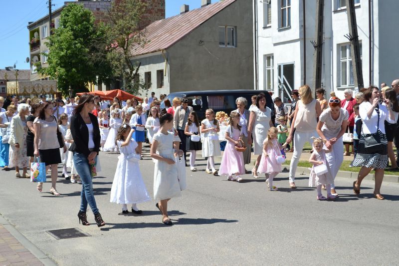 Obchodzimy uroczystość Najświętszego Ciała i Krwi Chrystusa. Zobacz relację fotograficzną z procesji Bożego Ciała