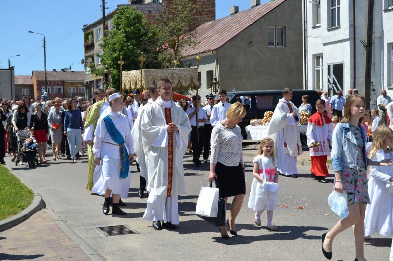 Obchodzimy uroczystość Najświętszego Ciała i Krwi Chrystusa. Zobacz relację fotograficzną z procesji Bożego Ciała