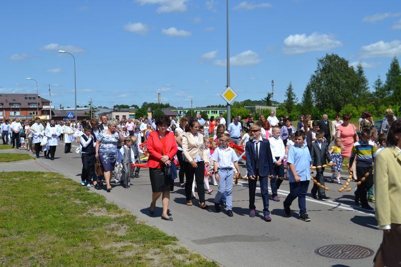 Obchodzimy uroczystość Najświętszego Ciała i Krwi Chrystusa. Zobacz relację fotograficzną z procesji Bożego Ciała
