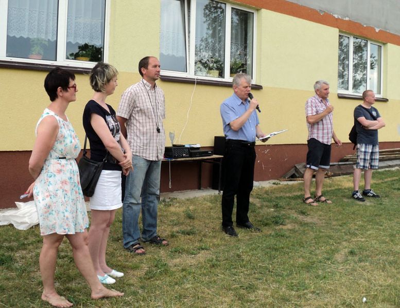 Osiem drużyn rywalizowało podczas VII Festiwalu Kurpiowskich Zabaw Dziecięcych ?Bziodowanie w Lemanie?