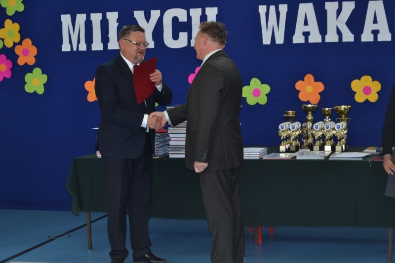 Zobacz relacje foto i video z zakończenia roku szkolnego w kolneńskich szkołach