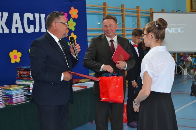 Zobacz relacje foto i video z zakończenia roku szkolnego w kolneńskich szkołach