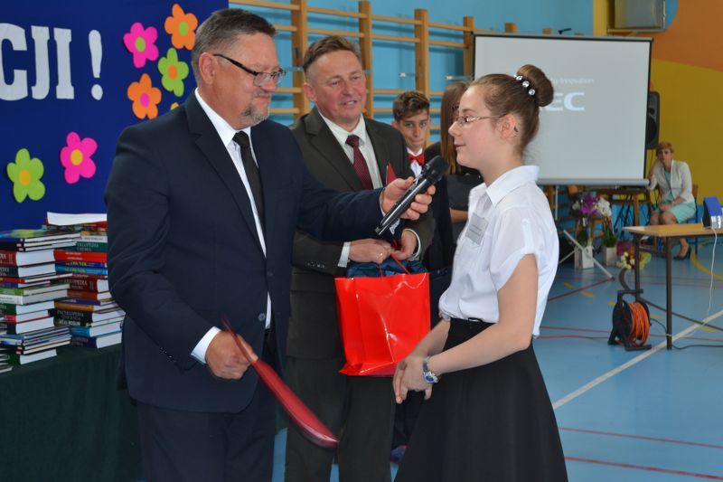 Zobacz relacje foto i video z zakończenia roku szkolnego w kolneńskich szkołach