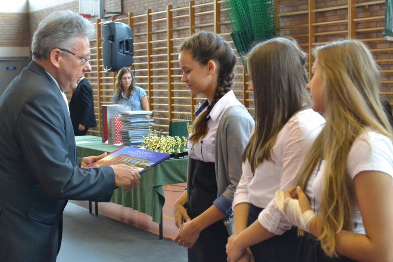 Zobacz relacje foto i video z zakończenia roku szkolnego w kolneńskich szkołach