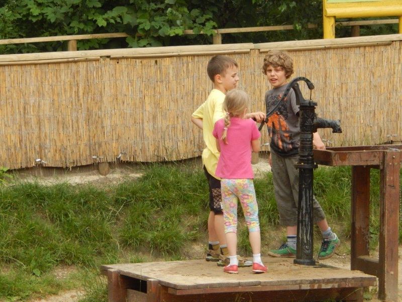 Rozrywka i Edukacja: Sposób na wakacje!