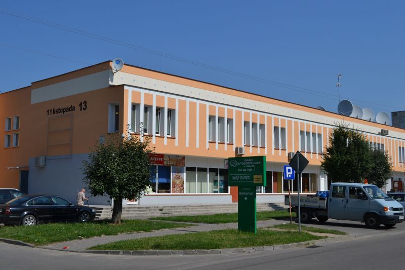 W tej chwili wygląda to tak, jakby odpicowany goguś w garniturze chodził w brudnych butach