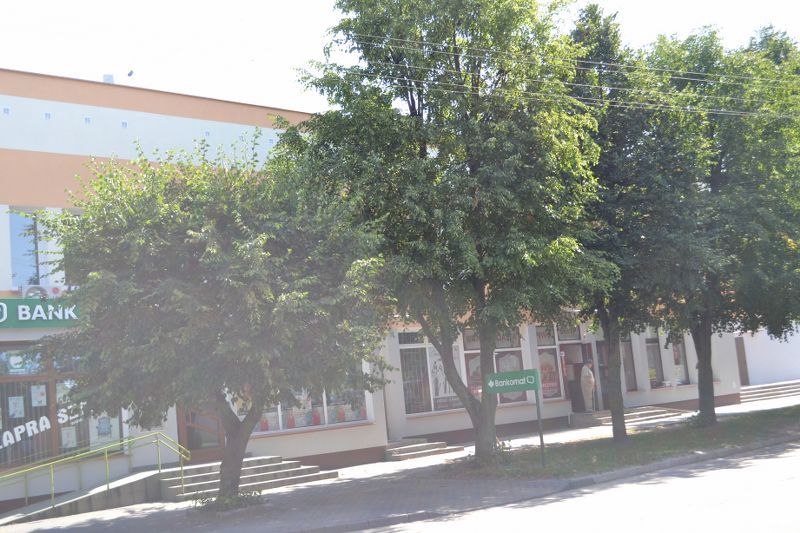 W tej chwili wygląda to tak, jakby odpicowany goguś w garniturze chodził w brudnych butach